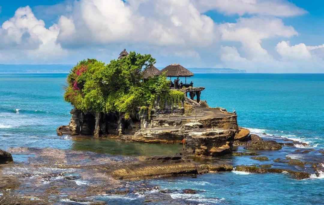 https://media.leisurecom.com/cruise/image-2025-12-04-16-26-15.webp